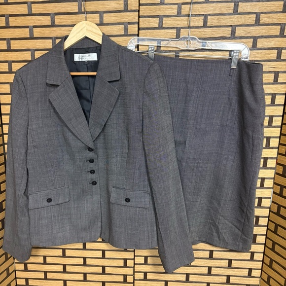 Tahari Dresses & Skirts - Tahari‎ Black Wool Two Piece Skirt And Blazer Set Size 14